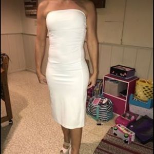 White tube dress three-quarter length with crunch, middle built-in bra